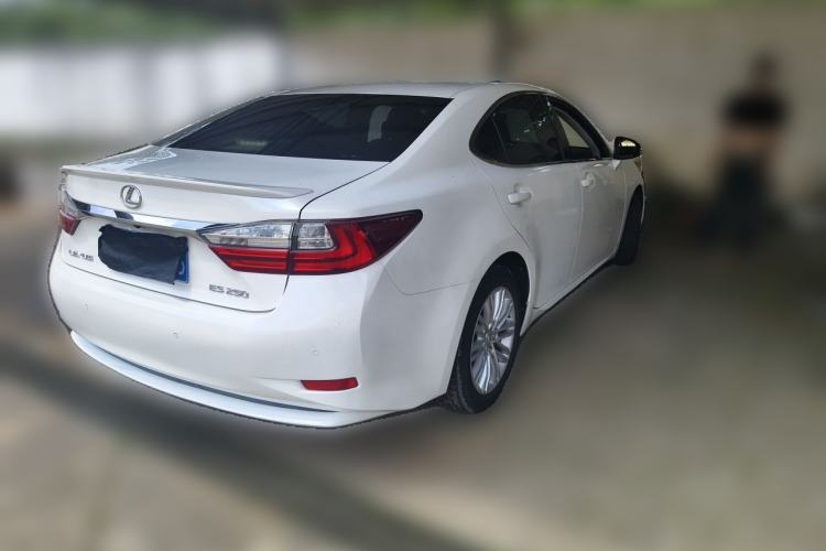Used Lexus ES 2016 200 Midnight Special Limited Edition Rear Right 45 Deg