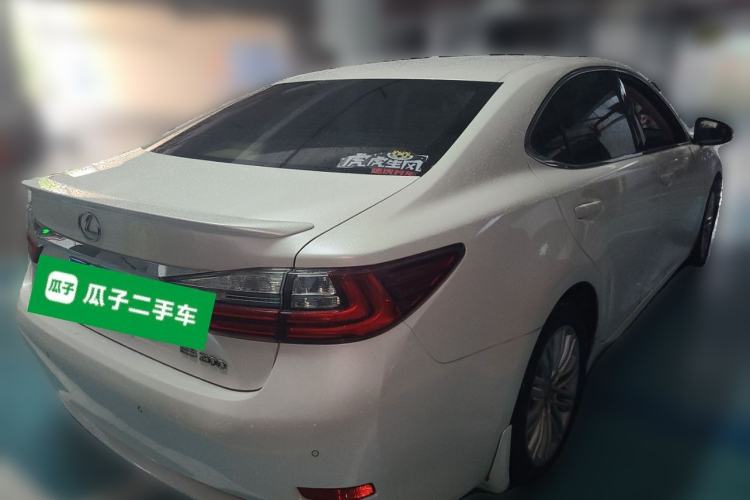 Used Lexus ES 2016 200 Midnight Special Limited Edition Rear Right 45 Deg