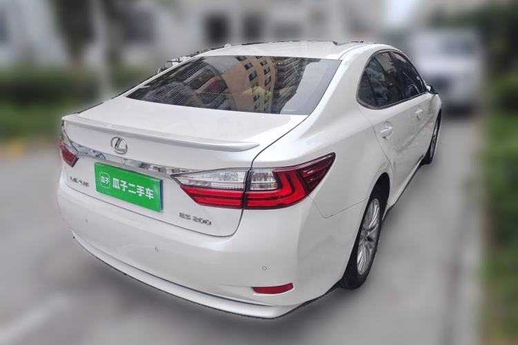 Used Lexus ES 2016 200 Midnight Special Limited Edition Rear Right 45 Deg