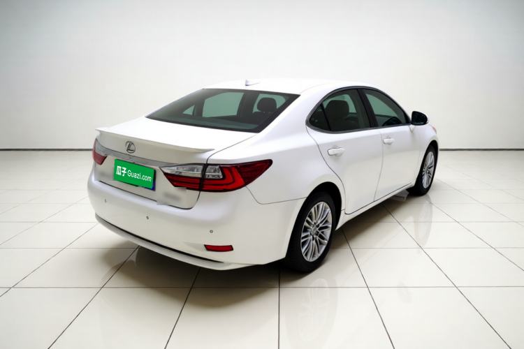 Used Lexus ES 2016 200 Midnight Special Limited Edition Rear Right 45 Deg