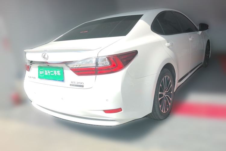 Used Lexus ES 2016 200 Midnight Special Limited Edition Rear Right 45 Deg