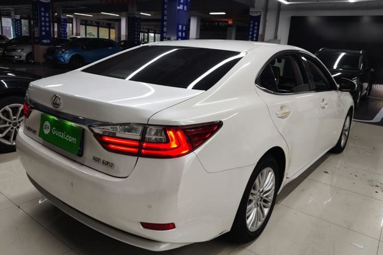 Used Lexus ES 2016 250 Midnight Special Limited Edition Rear Right 45 Deg