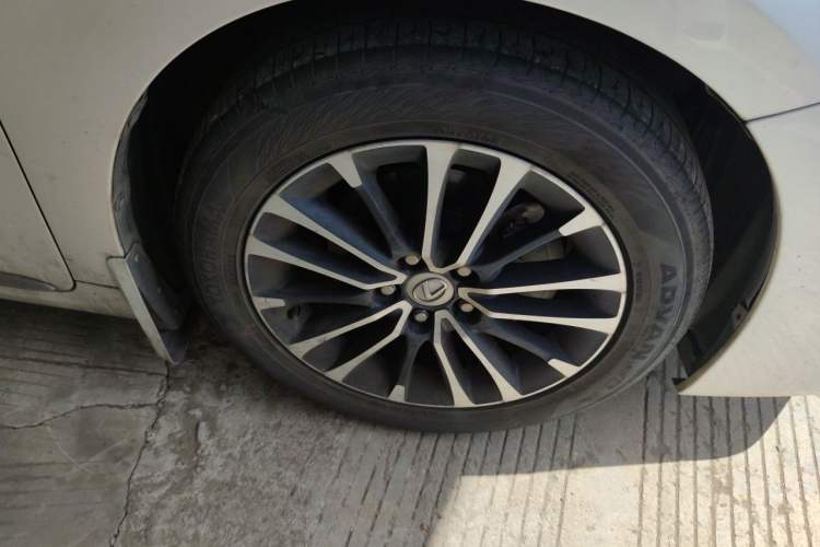 Used Lexus ES 2016 200 Midnight Special Limited Edition Right Front Wheel Hub