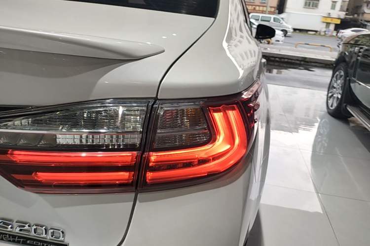 Used Lexus ES 2016 200 Midnight Special Limited Edition Right Rear Taillight