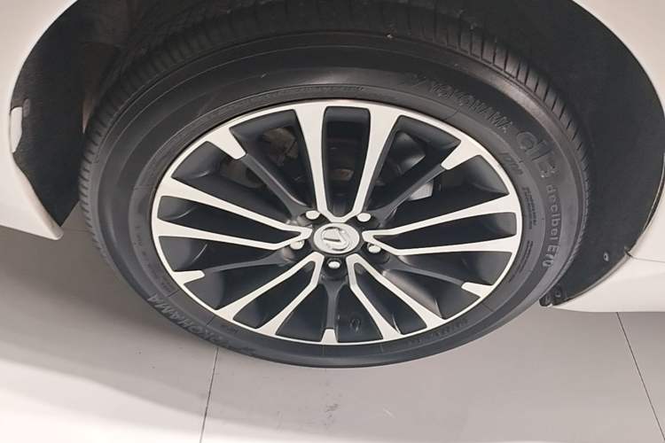 Used Lexus ES 2016 200 Midnight Special Limited Edition Right Rear Wheel Hub