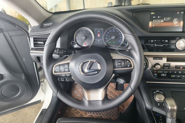 Used Lexus ES 2016 200 Midnight Special Limited Edition Steering Wheel