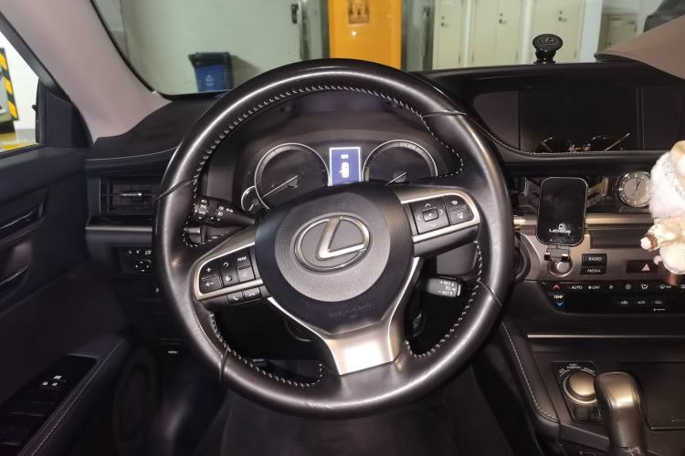Used Lexus ES 2016 200 Midnight Special Limited Edition Steering Wheel