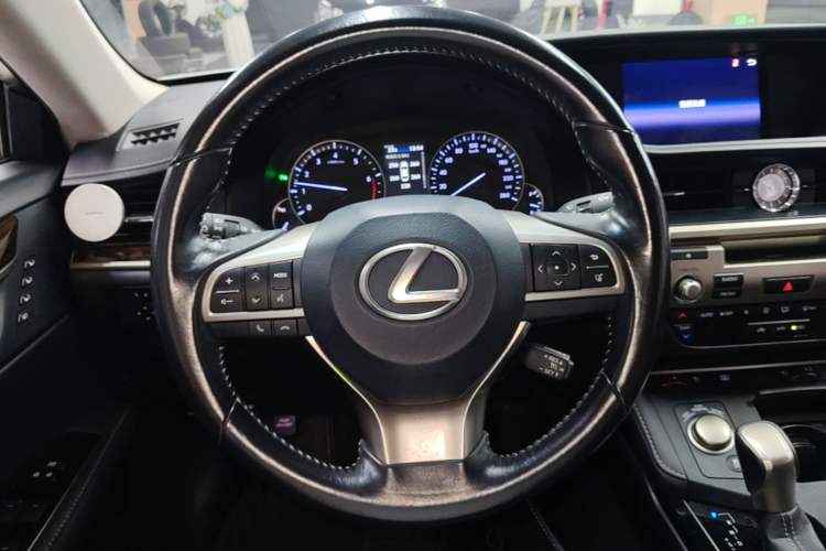 Used Lexus ES 2016 250 Midnight Special Limited Edition Steering Wheel