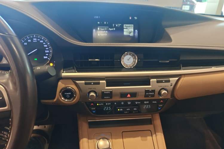 Used Lexus ES 2017 300h Mark Levinson Comfort Edition Audio And AC Panel