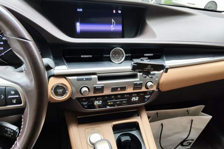Used Lexus ES 2017 200 30th Anniversary Edition Audio And AC Panel