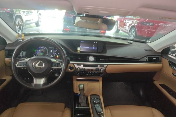 Used Lexus ES 2017 300h Mark Levinson Comfort Edition Center Console