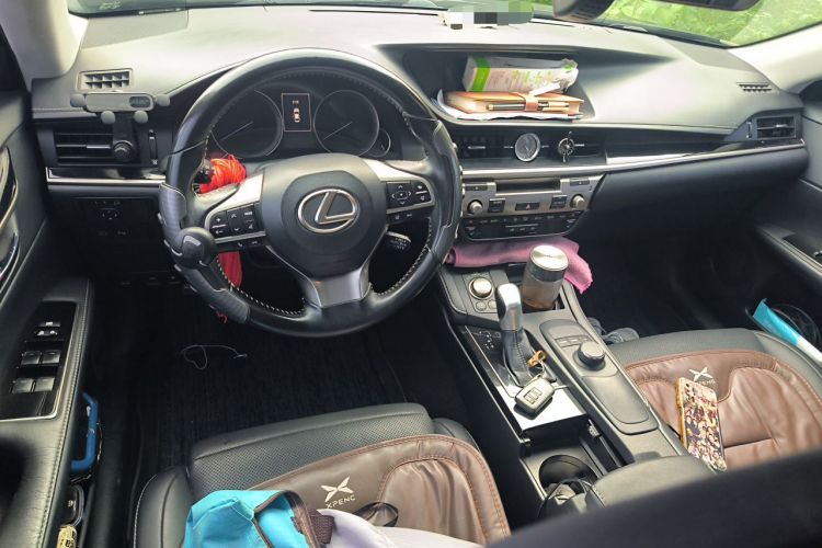 Used Lexus ES 2017 300h Mark Levinson Comfort Edition Center Console