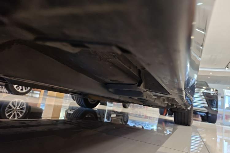 Used Lexus ES 2017 300h Mark Levinson Comfort Edition Chassis Front Left