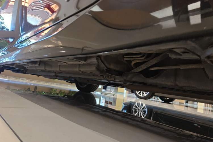 Used Lexus ES 2017 300h Mark Levinson Comfort Edition Chassis Rear Left