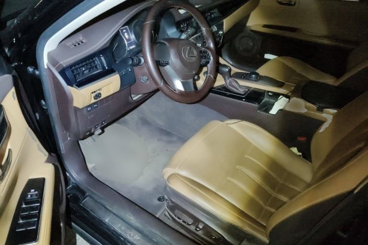 Used Lexus ES 2017 300h Mark Levinson Comfort Edition Driver Seat