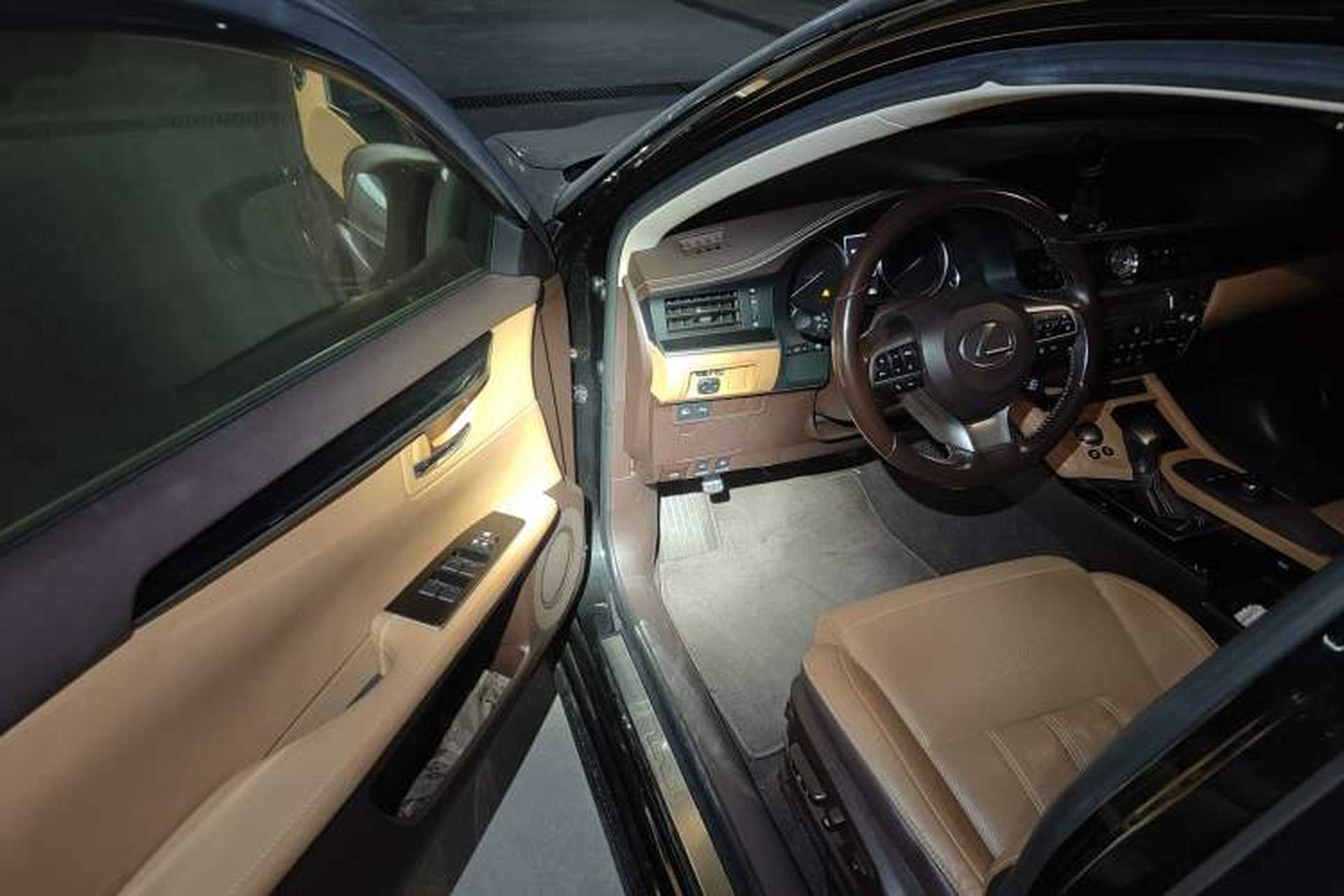 Used Lexus ES 2017 300h Mark Levinson Comfort Edition Driver Seat