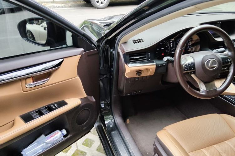 Used Lexus ES 2017 200 30th Anniversary Edition Driver Seat