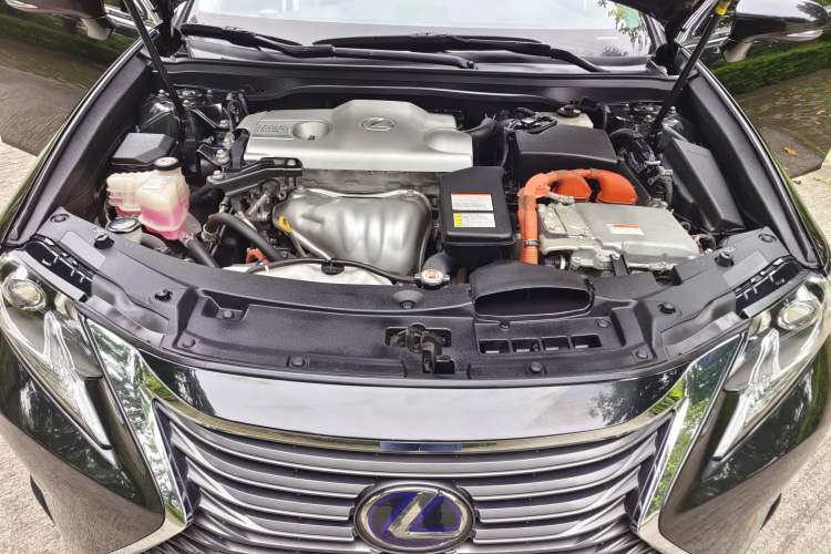 Used Lexus ES 2017 300h Mark Levinson Comfort Edition Engine Bay