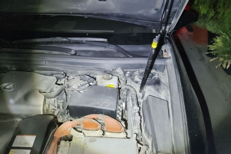 Used Lexus ES 2017 300h Mark Levinson Comfort Edition Engine Bay Left