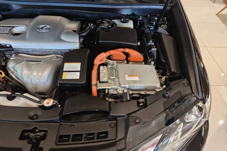Used Lexus ES 2017 300h Mark Levinson Comfort Edition Engine Bay Left