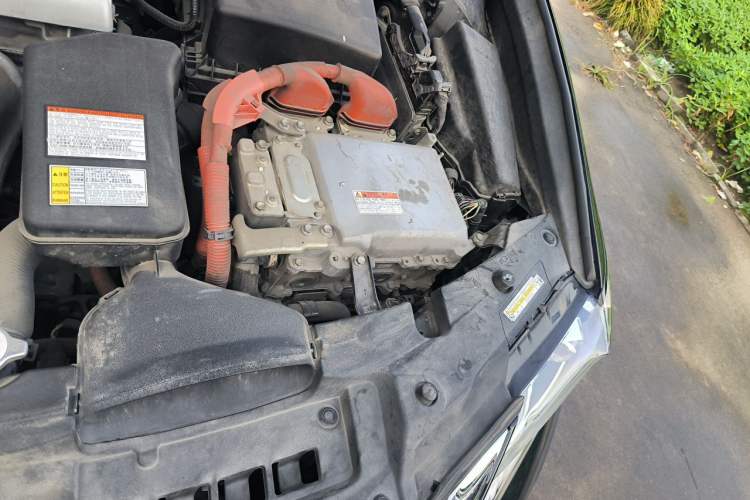 Used Lexus ES 2017 300h Mark Levinson Comfort Edition Engine Bay Left