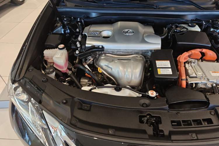 Used Lexus ES 2017 300h Mark Levinson Comfort Edition Engine Bay Right