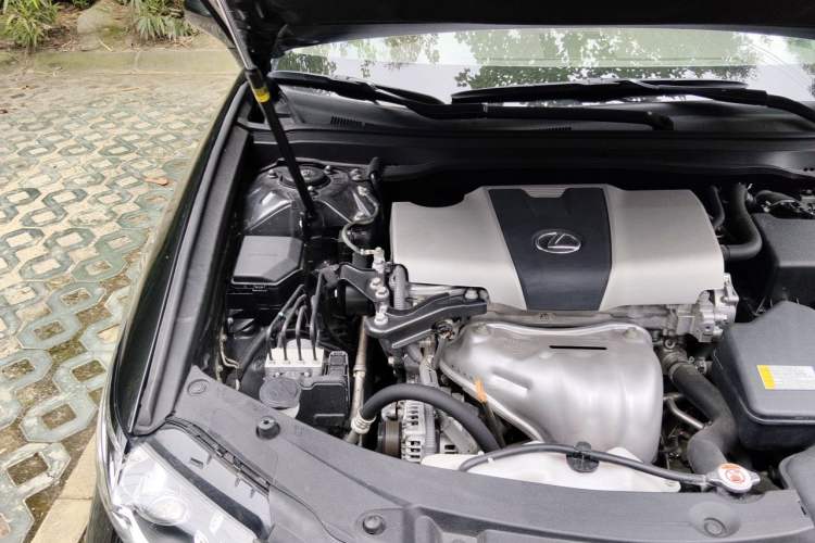 Used Lexus ES 2017 200 30th Anniversary Edition Engine Bay Right