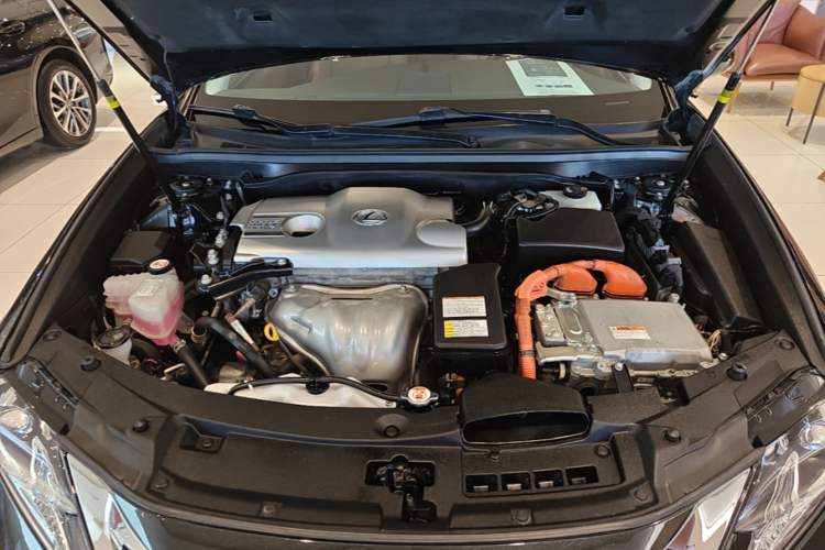 Used Lexus ES 2017 300h Mark Levinson Comfort Edition Engine Bay