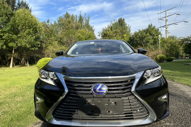 Used Lexus ES 2017 300h Mark Levinson Comfort Edition Exterior 1