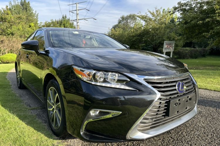 Used Lexus ES 2017 300h Mark Levinson Comfort Edition Exterior 2
