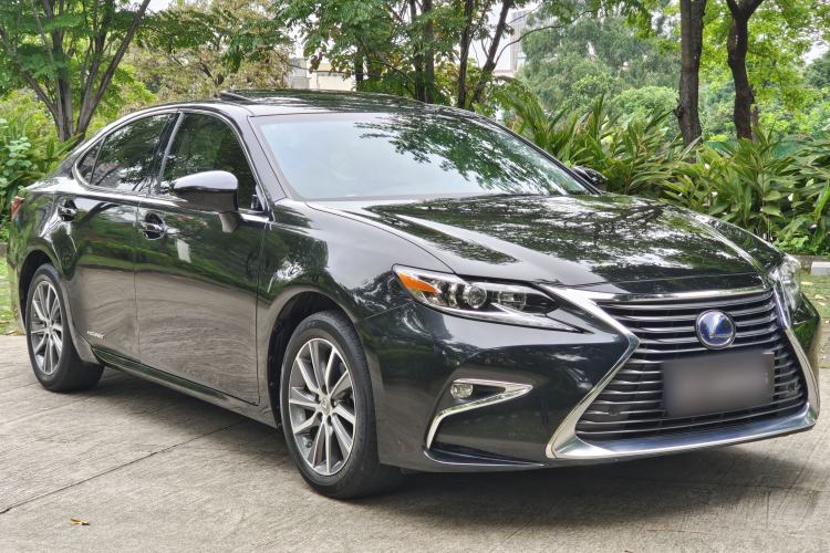 Used Lexus ES 2017 300h Mark Levinson Comfort Edition Exterior 3