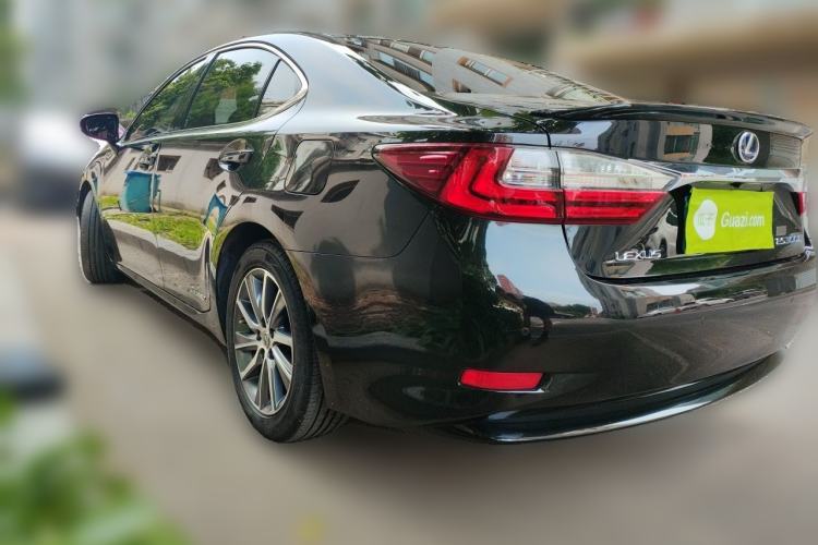 Used Lexus ES 2017 300h Mark Levinson Comfort Edition Exterior 3