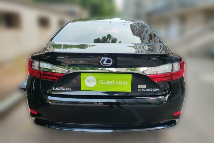 Used Lexus ES 2017 300h Mark Levinson Comfort Edition Exterior 4