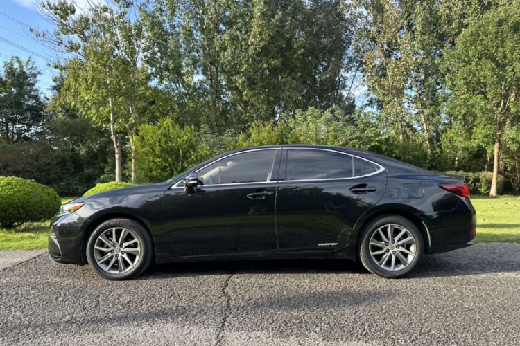 Used Lexus ES 2017 300h Mark Levinson Comfort Edition Exterior 4