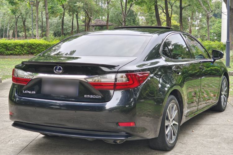 Used Lexus ES 2017 300h Mark Levinson Comfort Edition Exterior 5