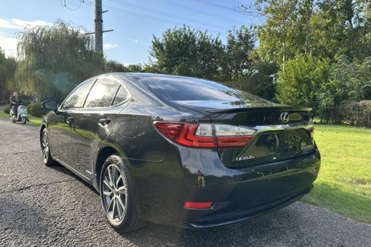 Used Lexus ES 2017 300h Mark Levinson Comfort Edition Exterior 5