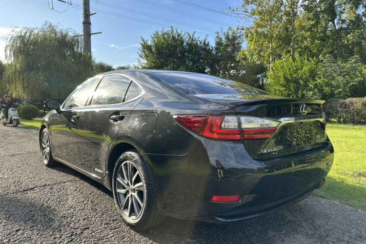 Used Lexus ES 2017 300h Mark Levinson Comfort Edition Exterior 6