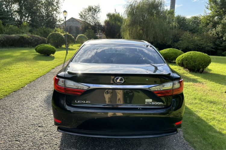 Used Lexus ES 2017 300h Mark Levinson Comfort Edition Exterior 7