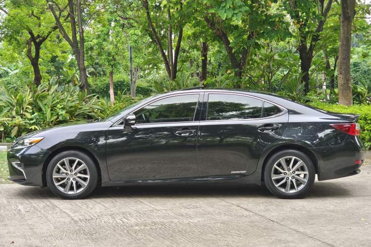 Used Lexus ES 2017 300h Mark Levinson Comfort Edition Exterior 8