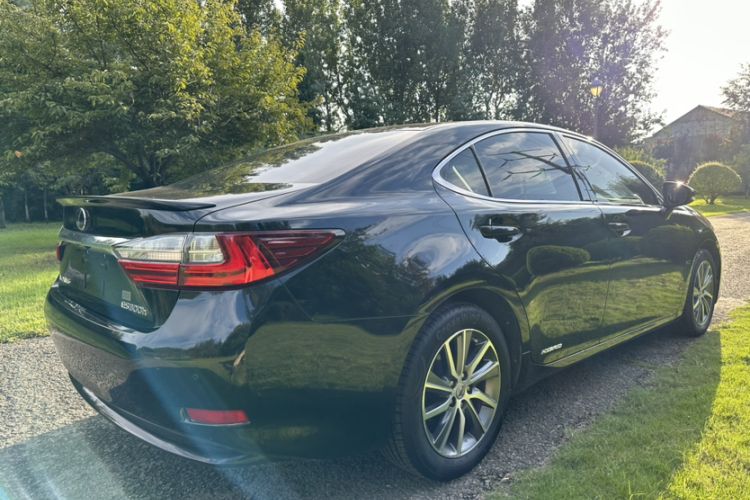 Used Lexus ES 2017 300h Mark Levinson Comfort Edition Exterior 8