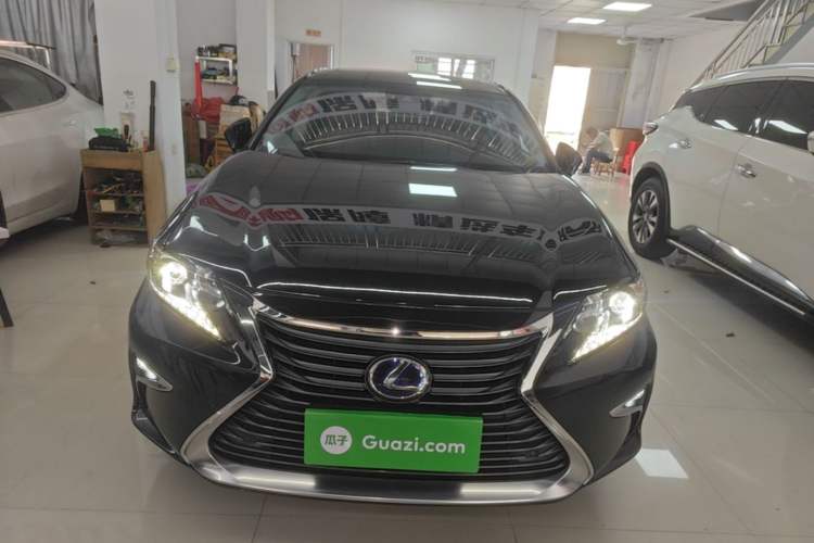 Used Lexus ES 2017 300h Mark Levinson Comfort Edition Front