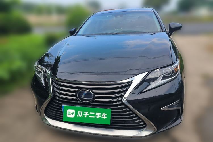 Used Lexus ES 2017 300h Mark Levinson Comfort Edition Front