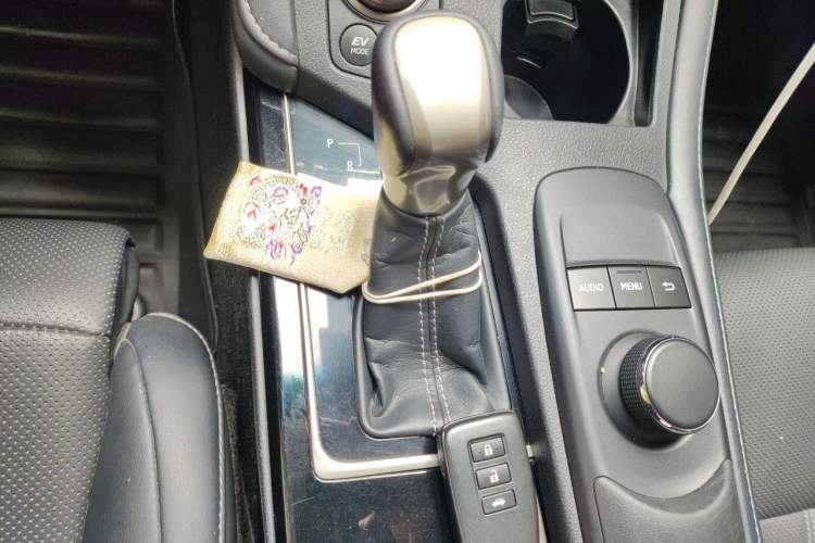 Used Lexus ES 2017 300h Mark Levinson Comfort Edition Gear Lever