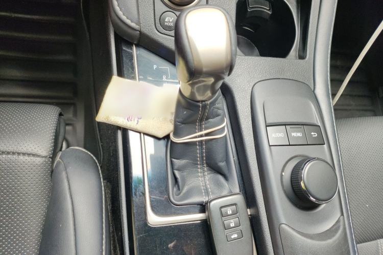 Used Lexus ES 2017 300h Mark Levinson Comfort Edition Gear Lever