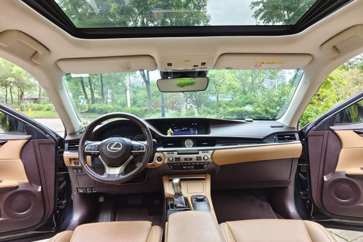Used Lexus ES 2017 300h Mark Levinson Comfort Edition Headliner