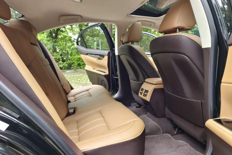 Used Lexus ES 2017 300h Mark Levinson Comfort Edition Interior 1
