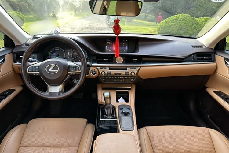 Used Lexus ES 2017 300h Mark Levinson Comfort Edition Interior 1