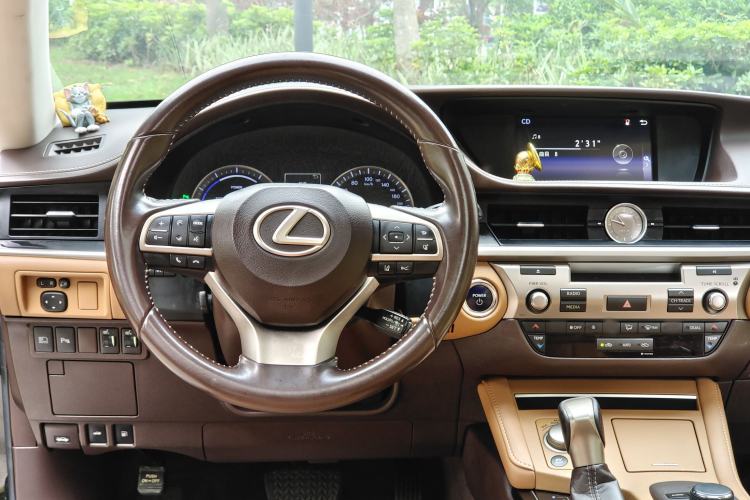 Used Lexus ES 2017 300h Mark Levinson Comfort Edition Interior 10