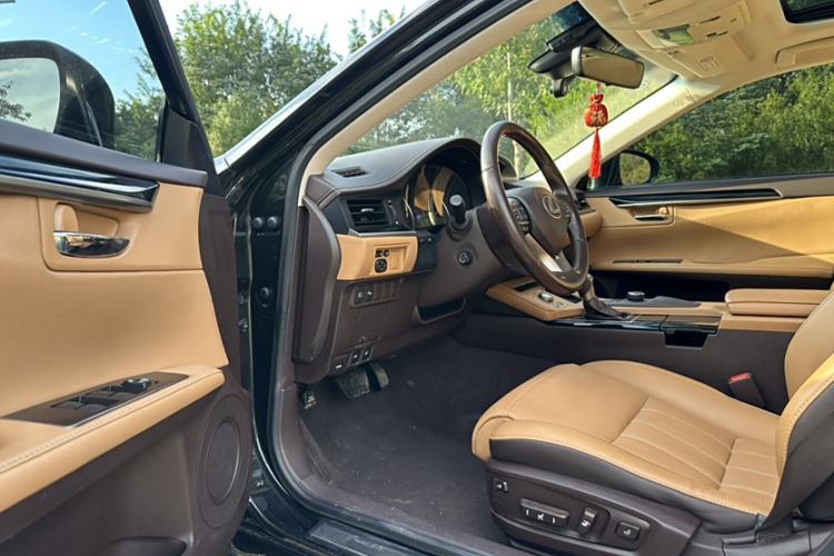 Used Lexus ES 2017 300h Mark Levinson Comfort Edition Interior 2