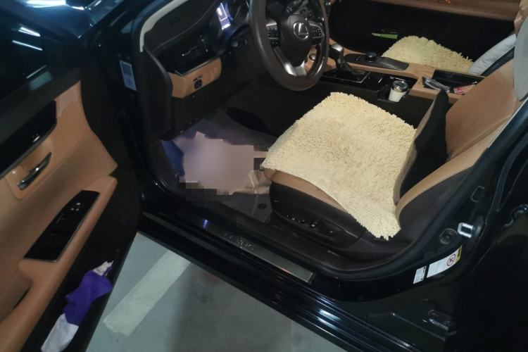 Used Lexus ES 2017 200 30th Anniversary Edition Interior 3